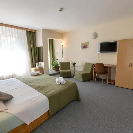 Noviz Otel 3*